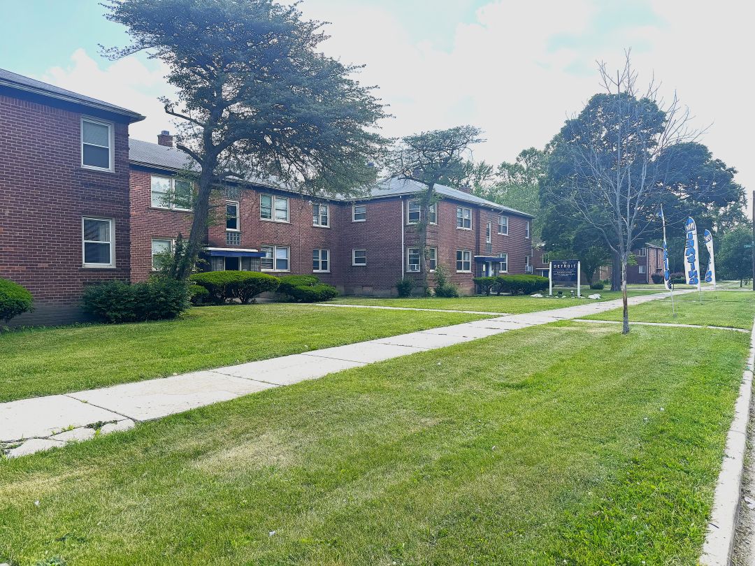 Detroit Luxury Living apartment community grounds