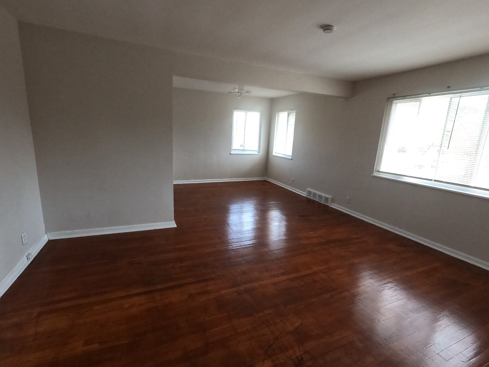Living room with modern finishes